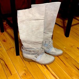 Not Rated boots size 8